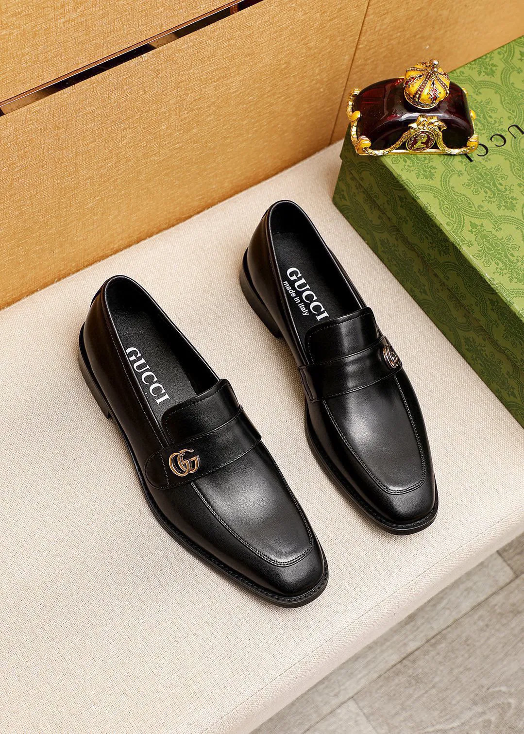 Men's shoes 💰400 💐 Product trademark: GUCCI "Gucci" casual leather shoes Regular size: 39-44 (38.45.46🉑️Customized) Product materials: Selected imported first-layer calfskin upper + luxury hardware buckle, imported 🐑 sheepskin lining. Strong three-dimensional visual effect, combined outsole Color: 2⃣️colors available